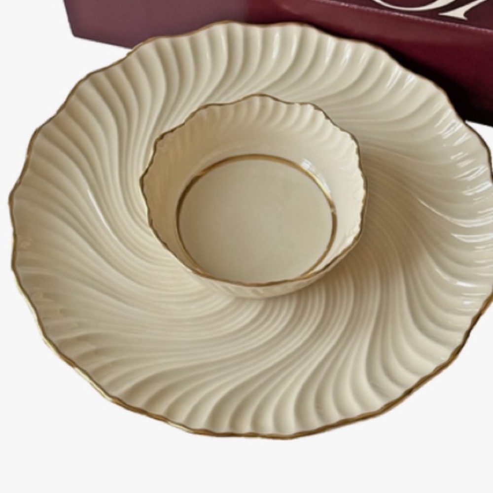 Gorgeous Lenox Chip and Dip, 1 pc Set. Richmond Pattern